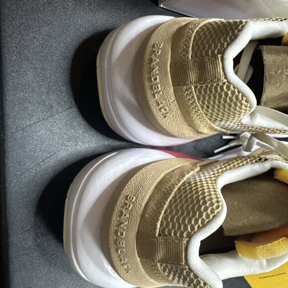Athletic_Shoes